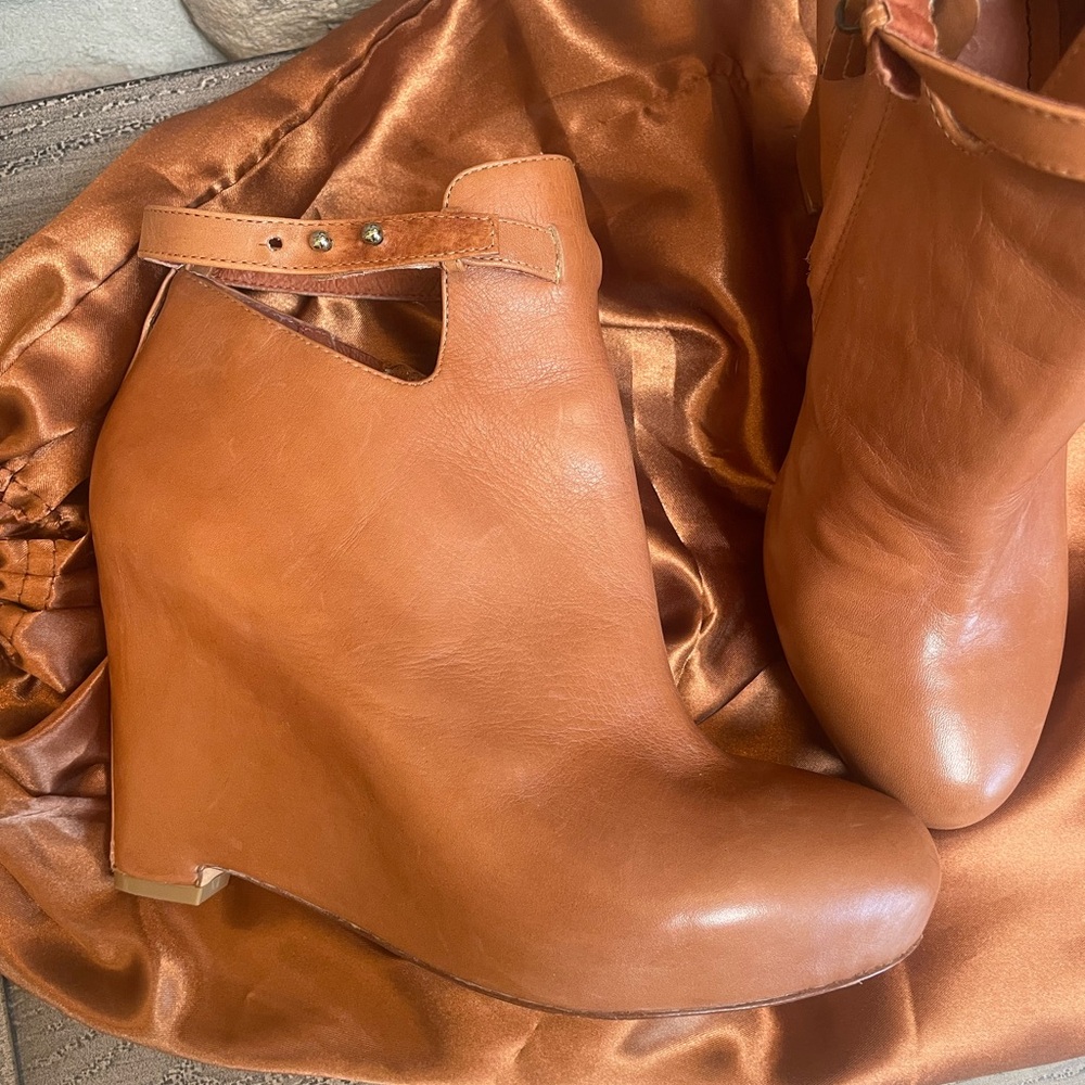 Elizabeth and James Brown Leather Cognac Peri Wedge Boots  8.5B